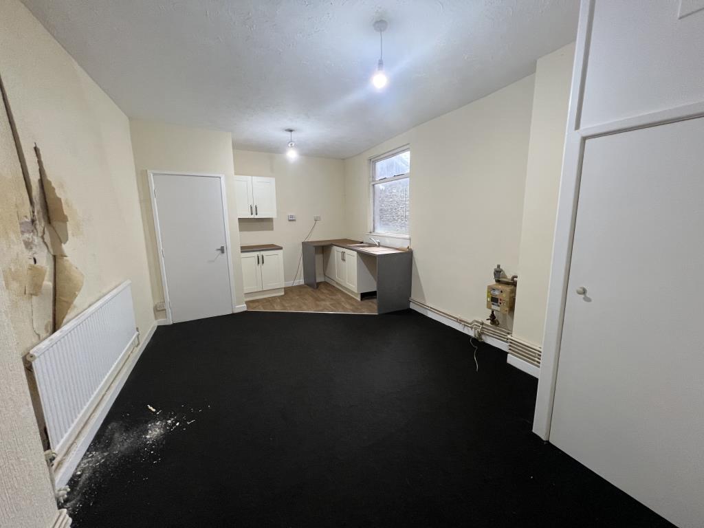 Lot: 62 - A TRIPLE ELEMENT MIXED RESIDENTIAL AND COMMERCIAL PROPERTY FOR REFURBISHMENT -